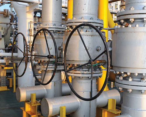 Industrial pipe fittings and manifold valves
